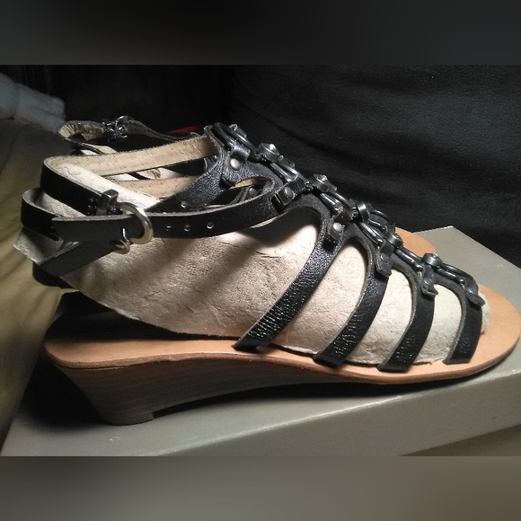 BNIP SKECHERS LEATHER Black Gladiator Sandals SZ.7 METAL & RHINESTONES 2X STRAPS - Picture 3 of 7